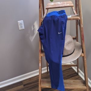 Nike Crop Leggings